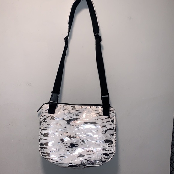 PUMA Wild Cat Messenger Bag - Picture 3 of 9